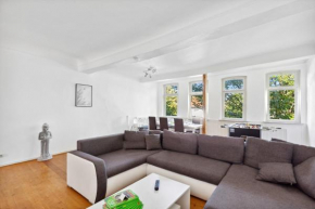 Helles 4-Zimmer Apartment - Kicker - Netflix - Parking